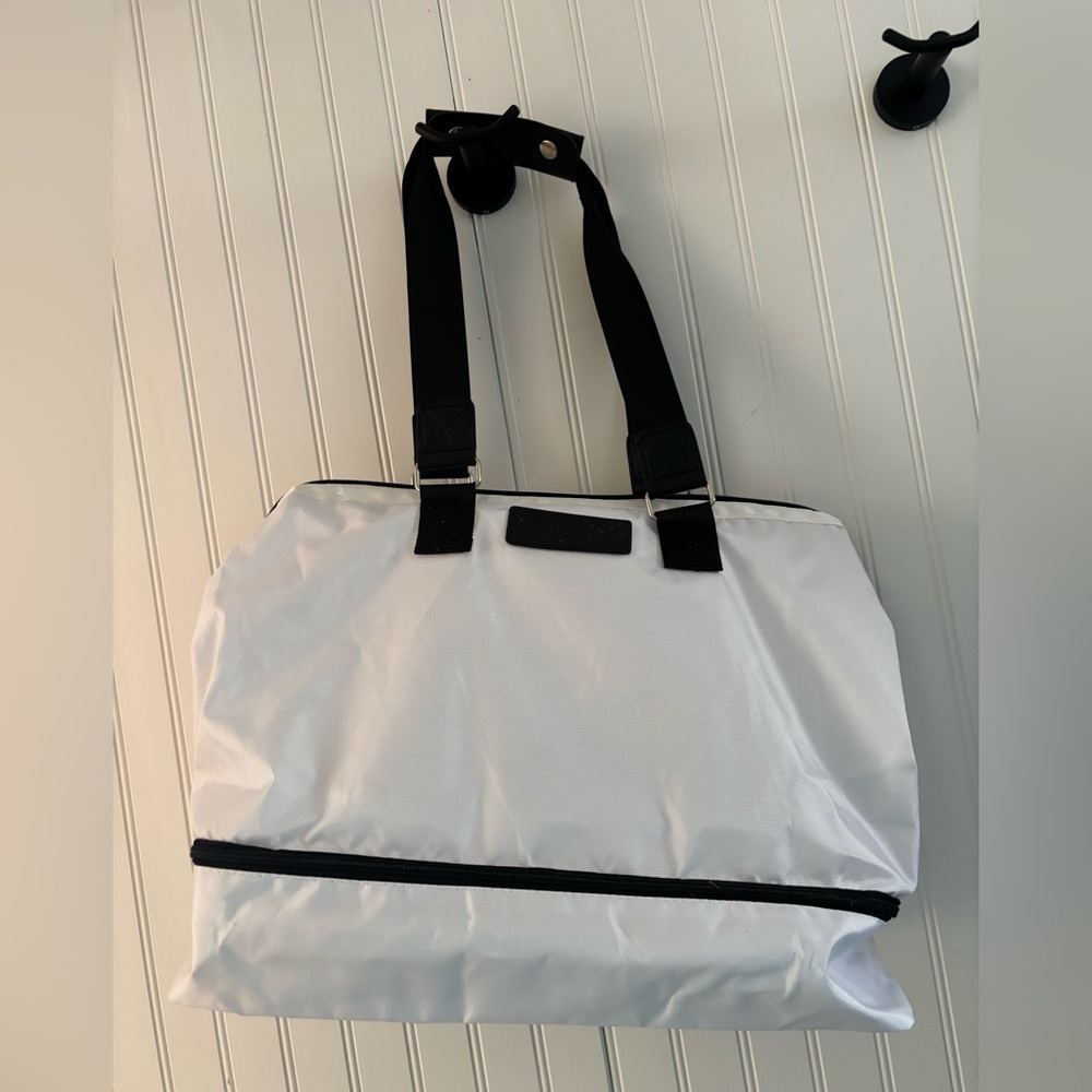 White and Black Guess Overnight travel  bag NWOT